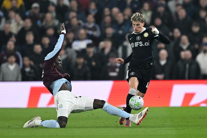  加纳乔无私助攻，佩德罗帽子戏法闪耀；蓝军客场逆转，欧冠梦近在眼前。 体育新闻 加纳乔无私助攻，佩德罗帽子戏法闪耀；蓝军客场逆转，欧冠梦近在眼前。 体育新闻