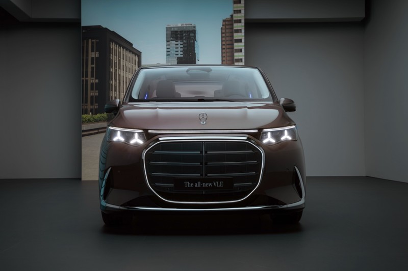  AI工具引发平台整顿，首批代运营账号遭封；微信智能体研发提速，行业迎来新变革浪潮。 IT技术