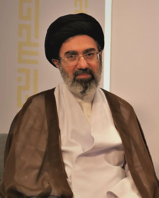  伊朗新任最高领袖险遭导弹袭击；外出片刻避开致命一击，大楼瞬间化为废墟。 新闻 伊朗新任最高领袖险遭导弹袭击；外出片刻避开致命一击，大楼瞬间化为废墟。 新闻