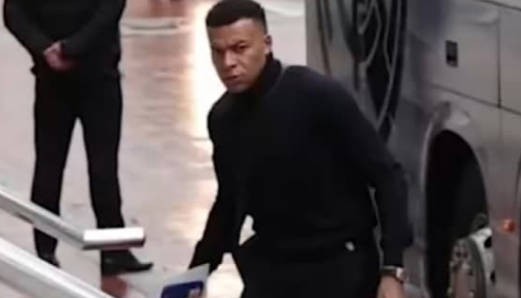  皇马巨星姆巴佩携神秘Dior单品现身；文学封面遇上狙击意象，复出信号渐显。 体育新闻