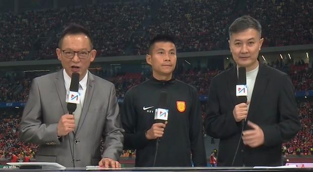  黄希扬忆往昔川渝经典；感激球迷不离不弃，绿茵场情结让他难以割舍。 体育新闻