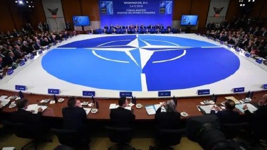  拒绝线性思维：AI与地缘政治的双重变奏逻辑 IT技术 拒绝线性思维：AI与地缘政治的双重变奏逻辑 IT技术