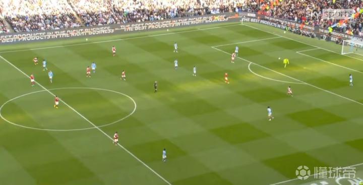  高位逼抢的双刃剑：阿森纳战术困局的深层逻辑与破局之道 体育新闻